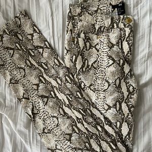 H&M Snake Print Denim Pants 🤍